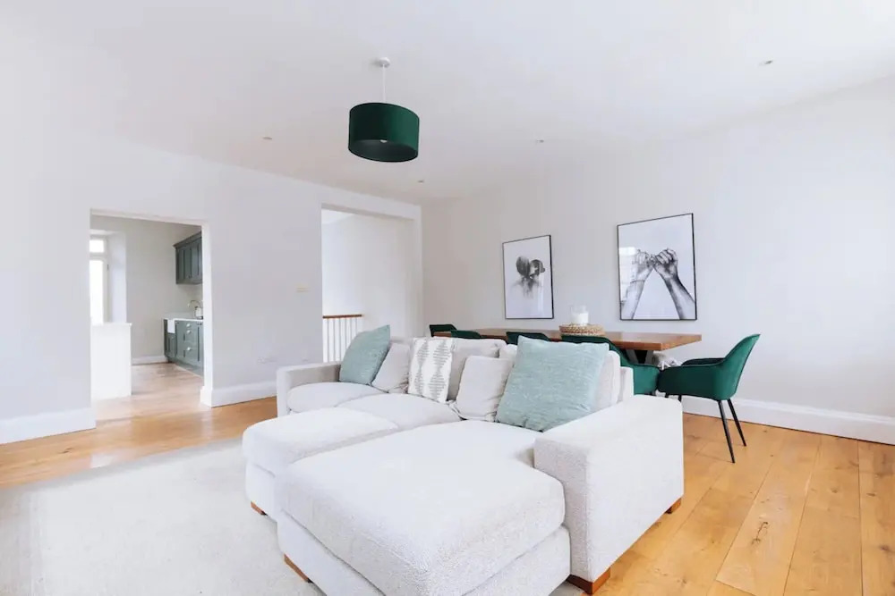 Chic & Characteristic 2BD House - Irishtown