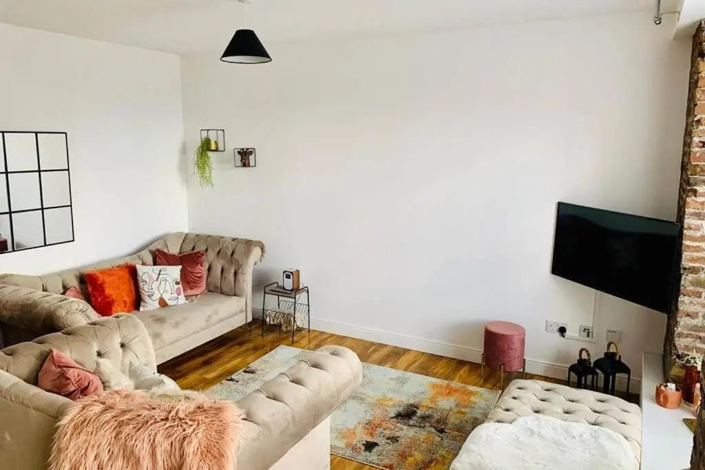 Centrally located luxury 2 bed modern apartment