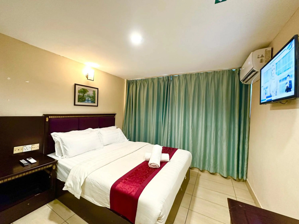 VALLEY HOTEL