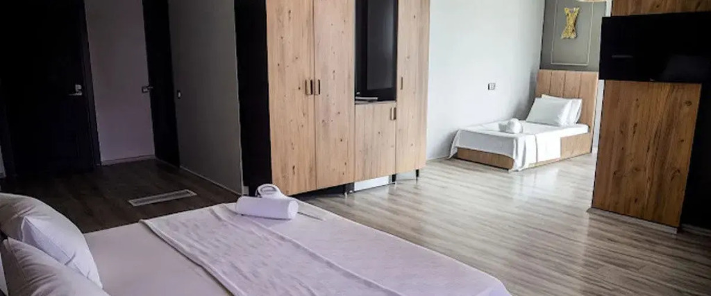 WeNirvana Suit Hotel