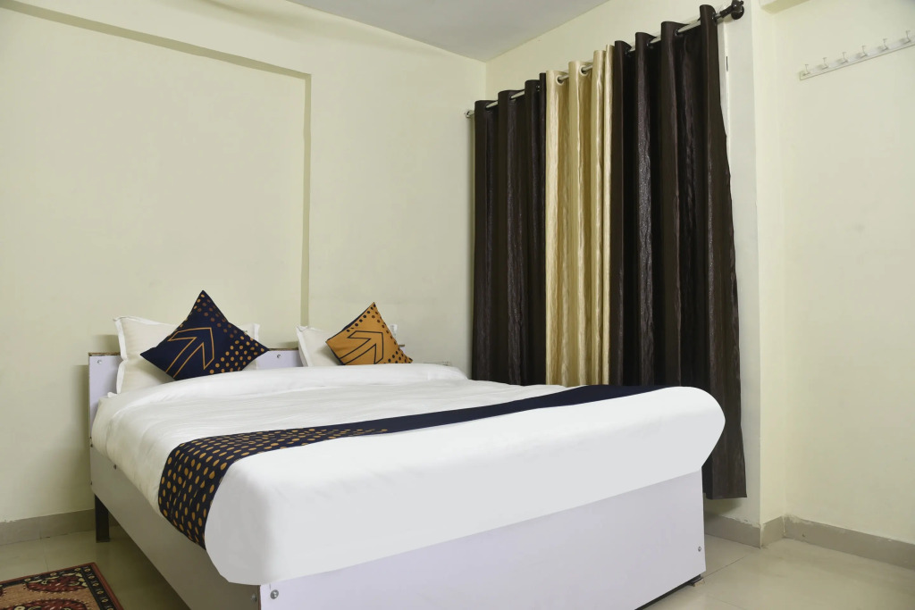 SPOT ON 76453 Hotel Golden Star 2