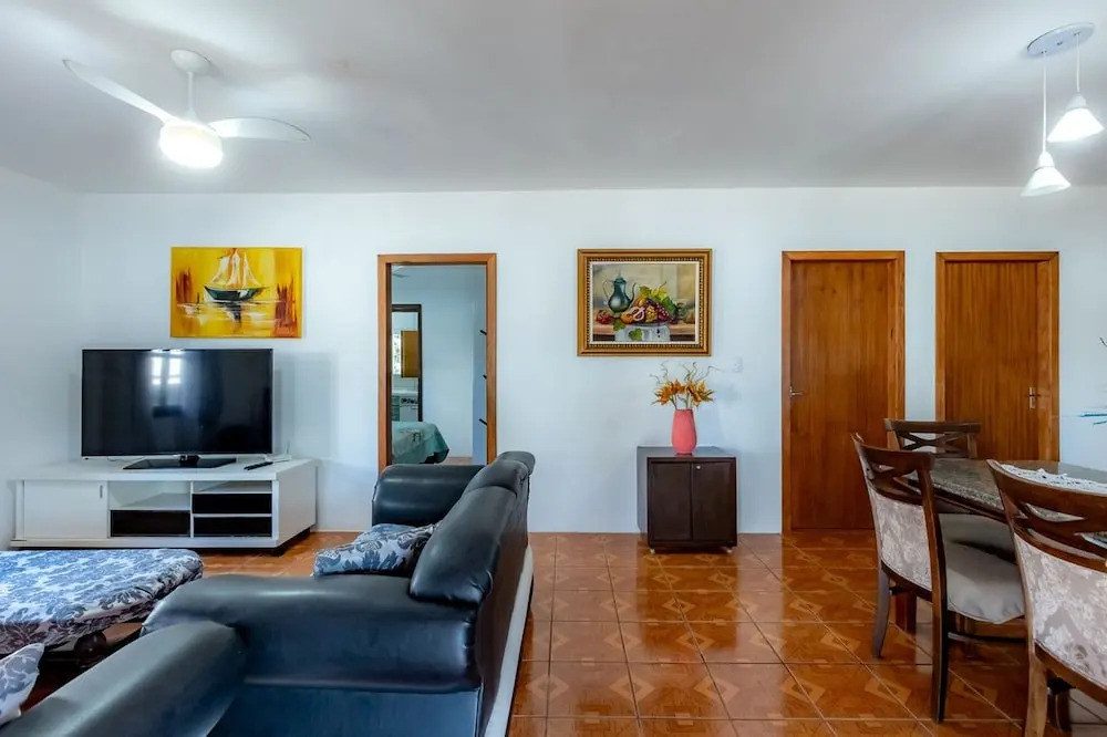 Casa com Churrasqueira e Rede a 210m da Praia