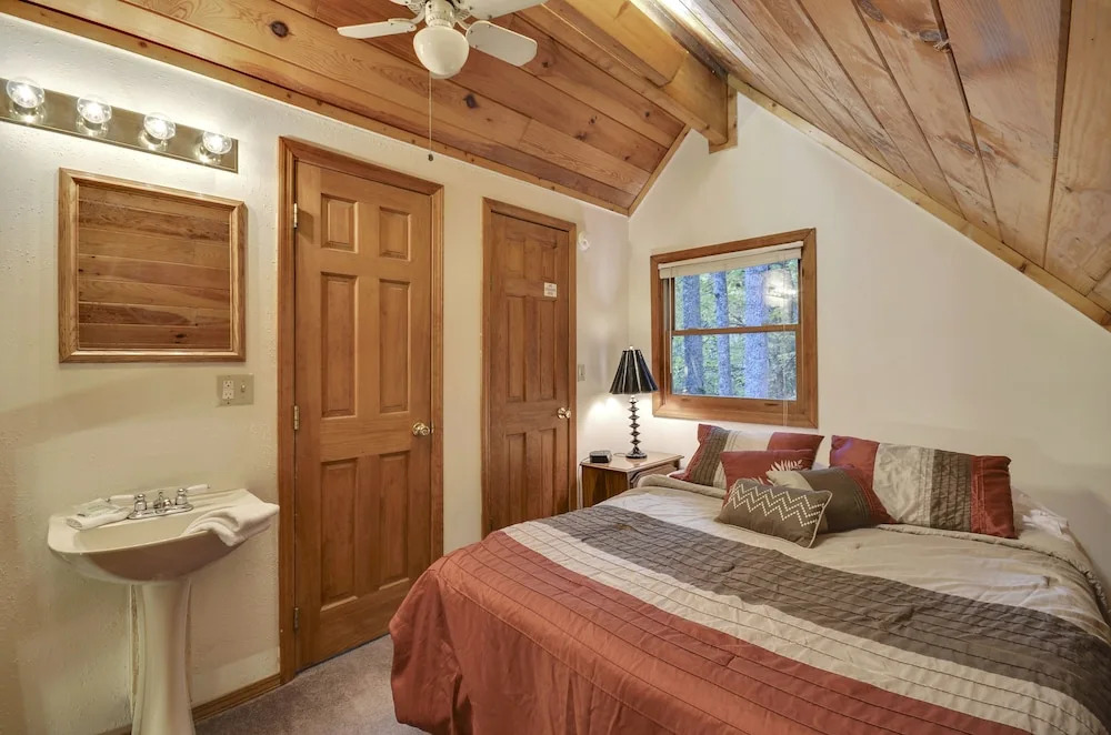 The Honeymooner 1 Bedroom Cabin