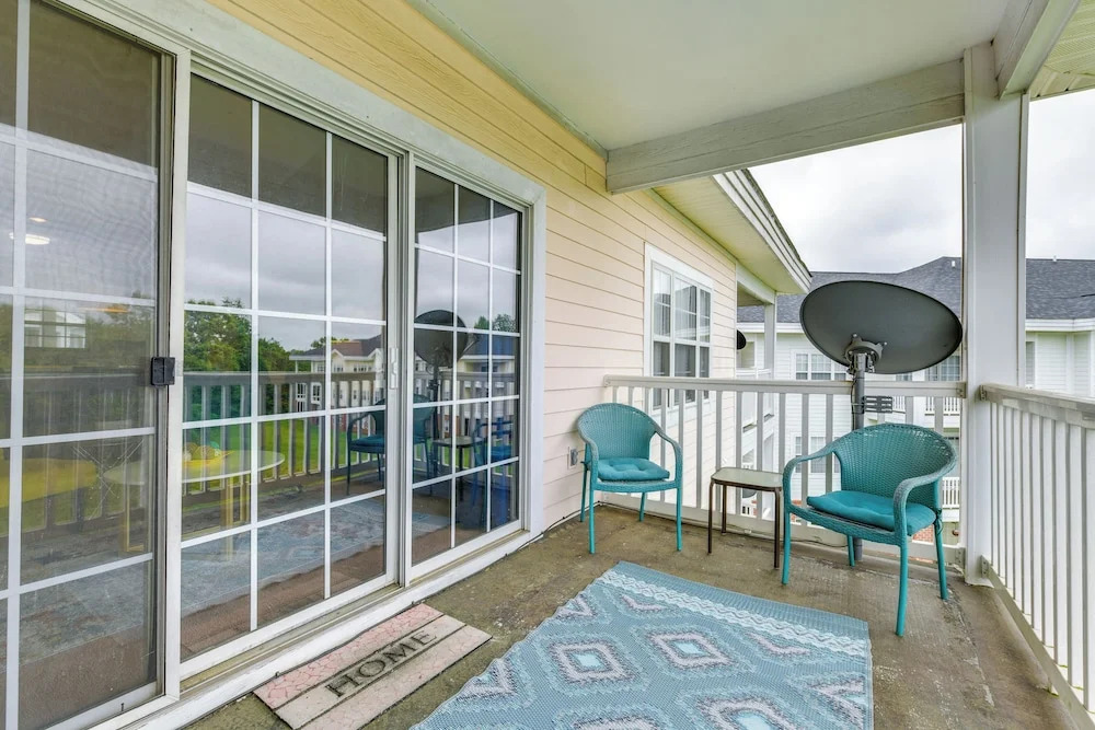 Charming Condo w/ Balcony, 1 Mi to UNC Charlotte!