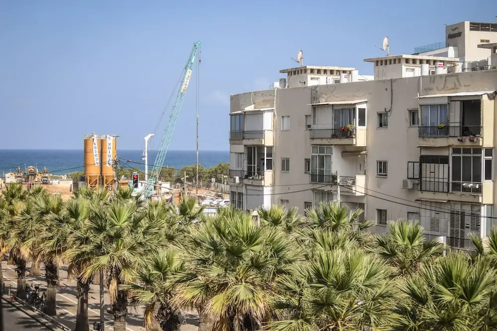 Spacious & Bright 3BR Apt with City View