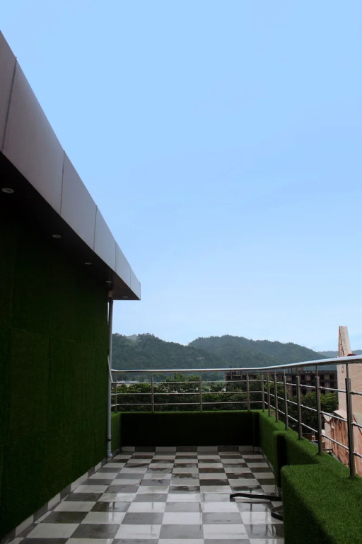 Perfectstayz Premium Ganga Heights - Ganga View rooftop cafe