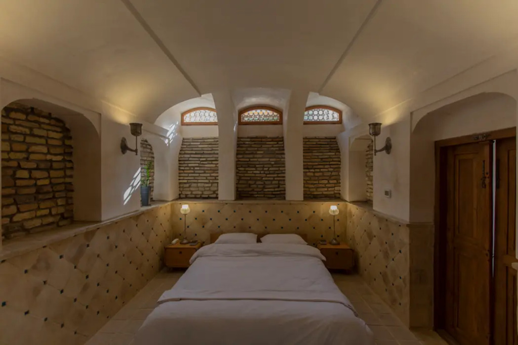 JoyBar Boutique Hotel