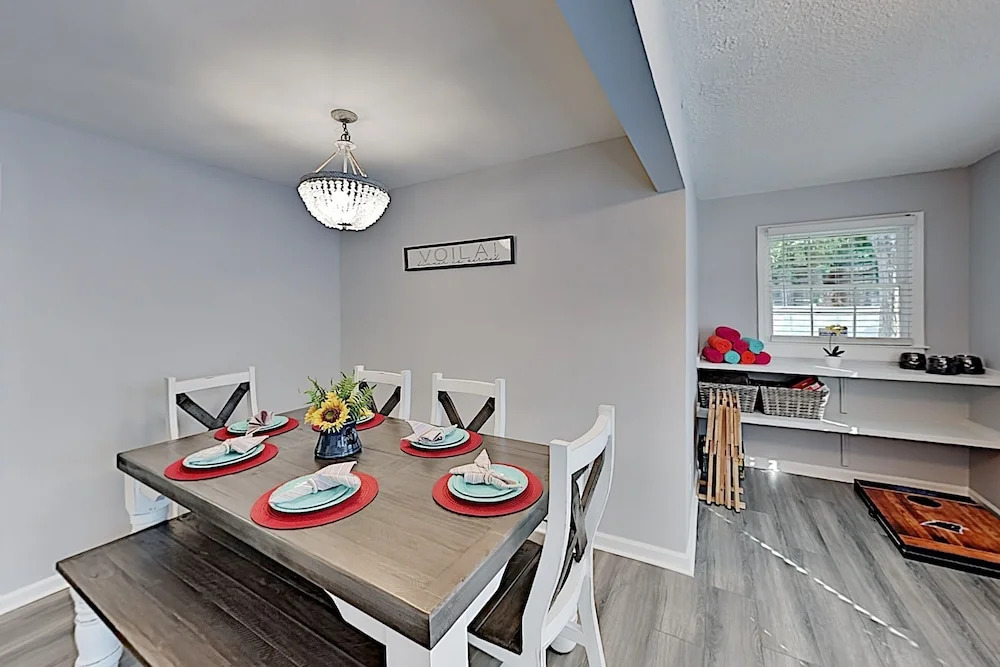 627pined 4 Bedroom Home