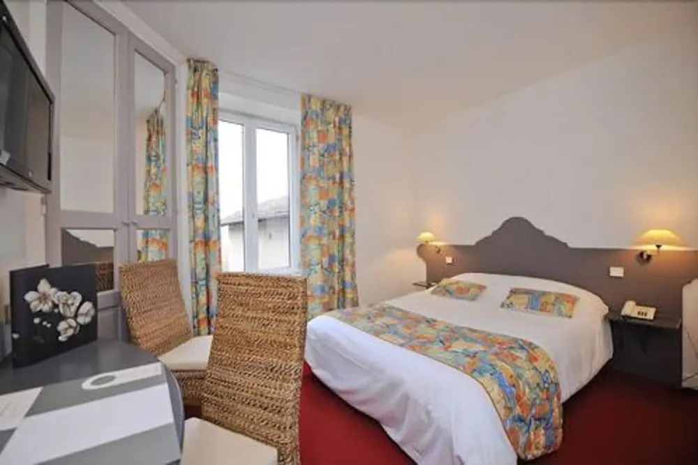 Hôtel Logis Le Bourbon