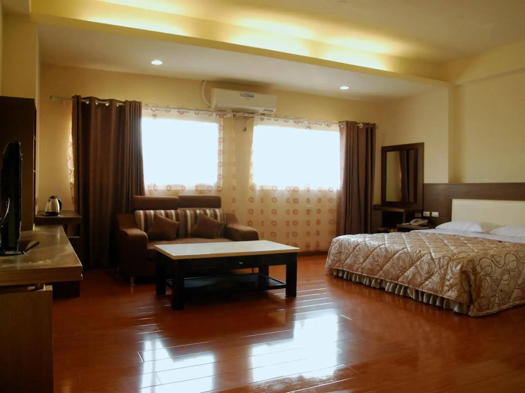 Travel Hero House