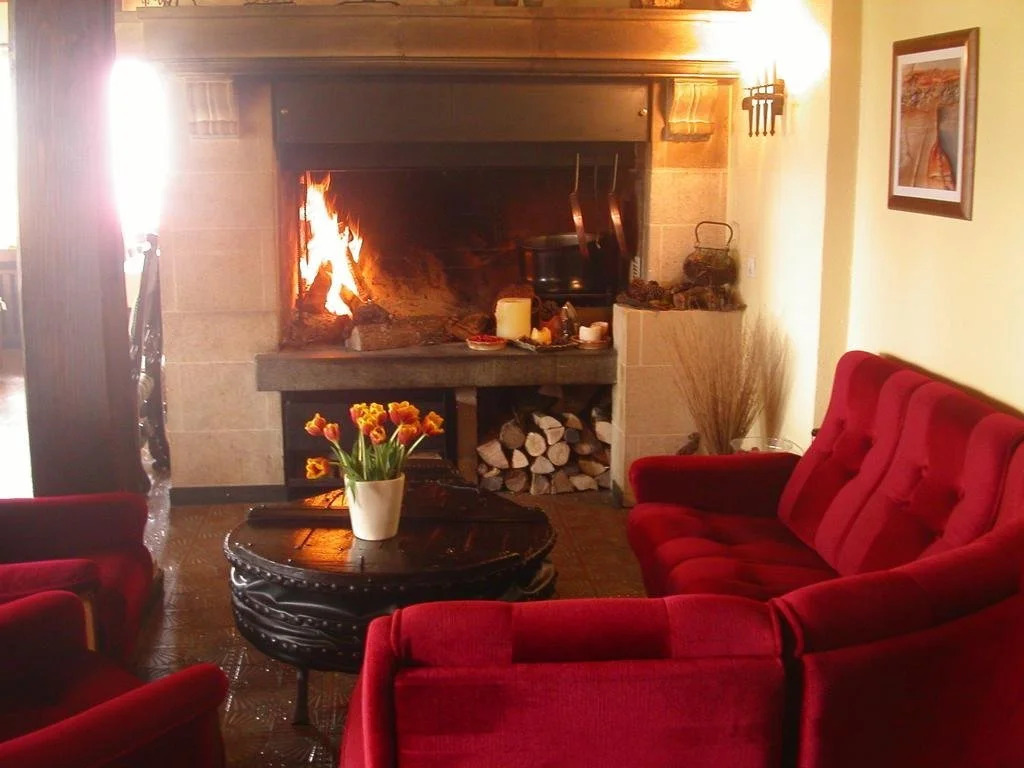 Le Coucou Hotel Restaurant & Lounge-Bar