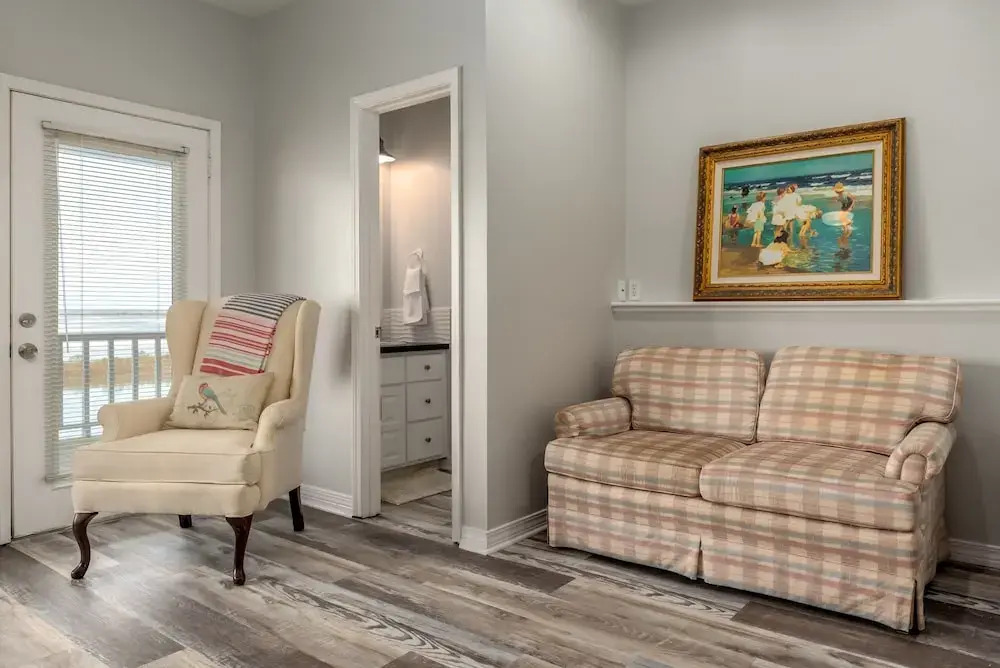 Screamin' Peace 1614 Cadillac 3 Bedroom Home by RedAwning