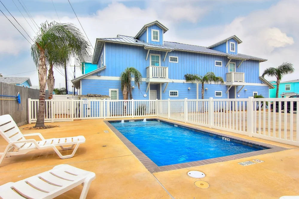 Abalone Cottage 4 by RedAwning