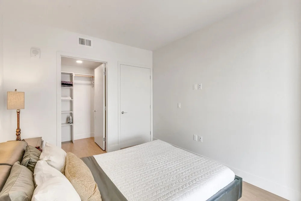 Stylish 2BR Near Dodgers Stadium by Oneluxstay