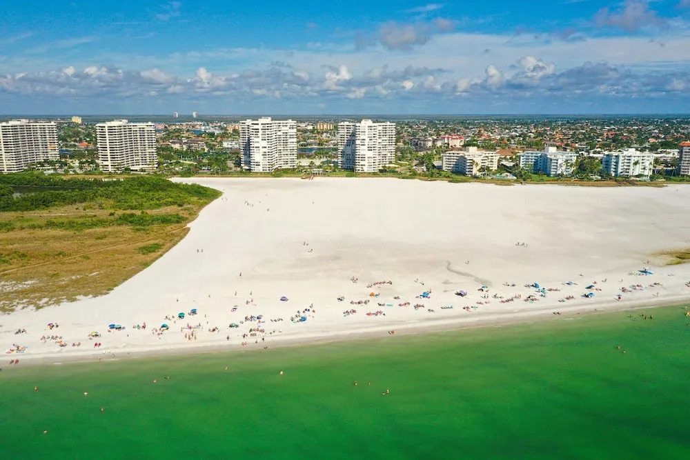 Chic High-rise W/ Gulf Views, Pool & Hot Tub 2 Bedroom Condo