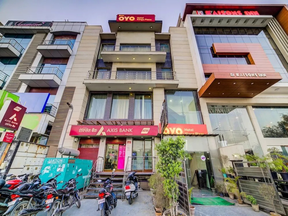 OYO 9553 Hotel Kings Plaza