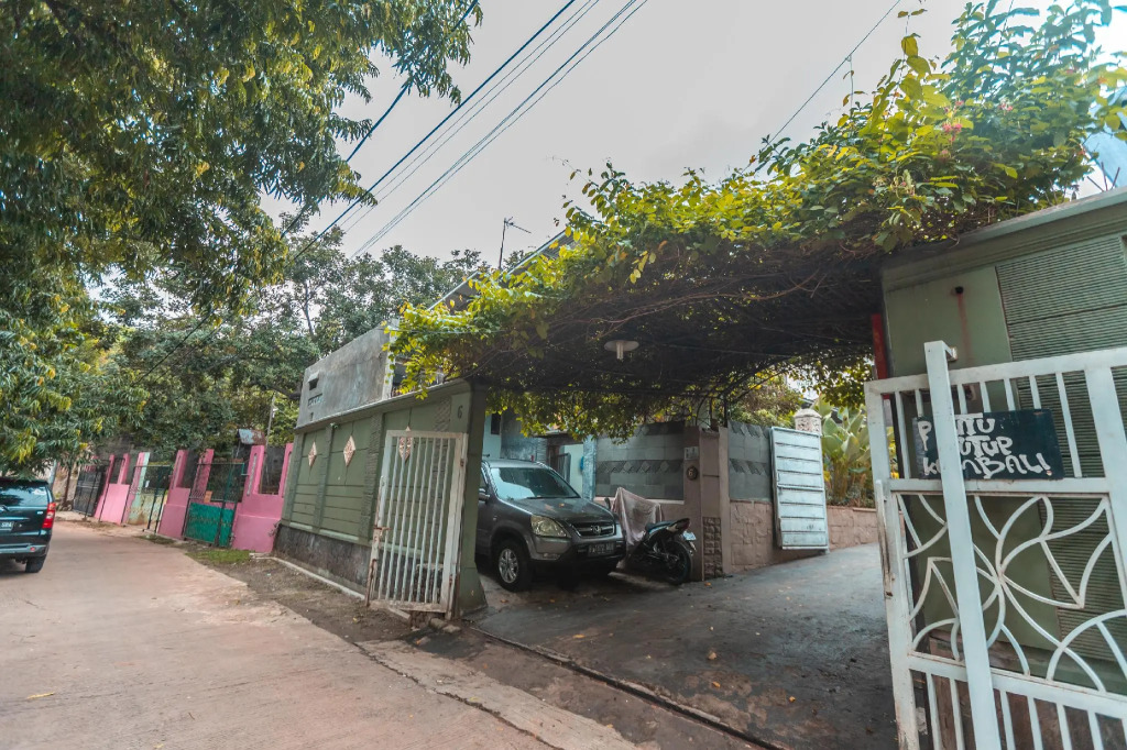 OYO 2229 Dolfie Residence