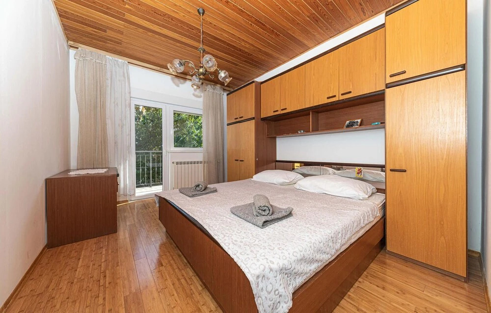 Stunning Apartment in Kastel Kambelovac With 3 Bedrooms and Wifi