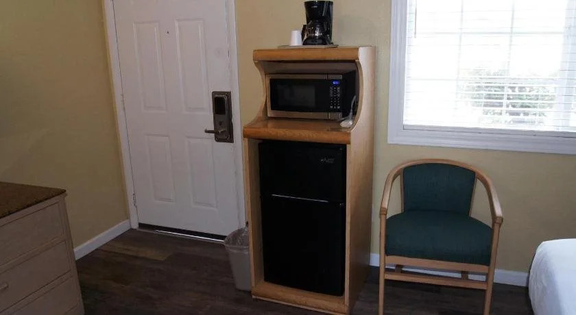 Penny Saver Inn