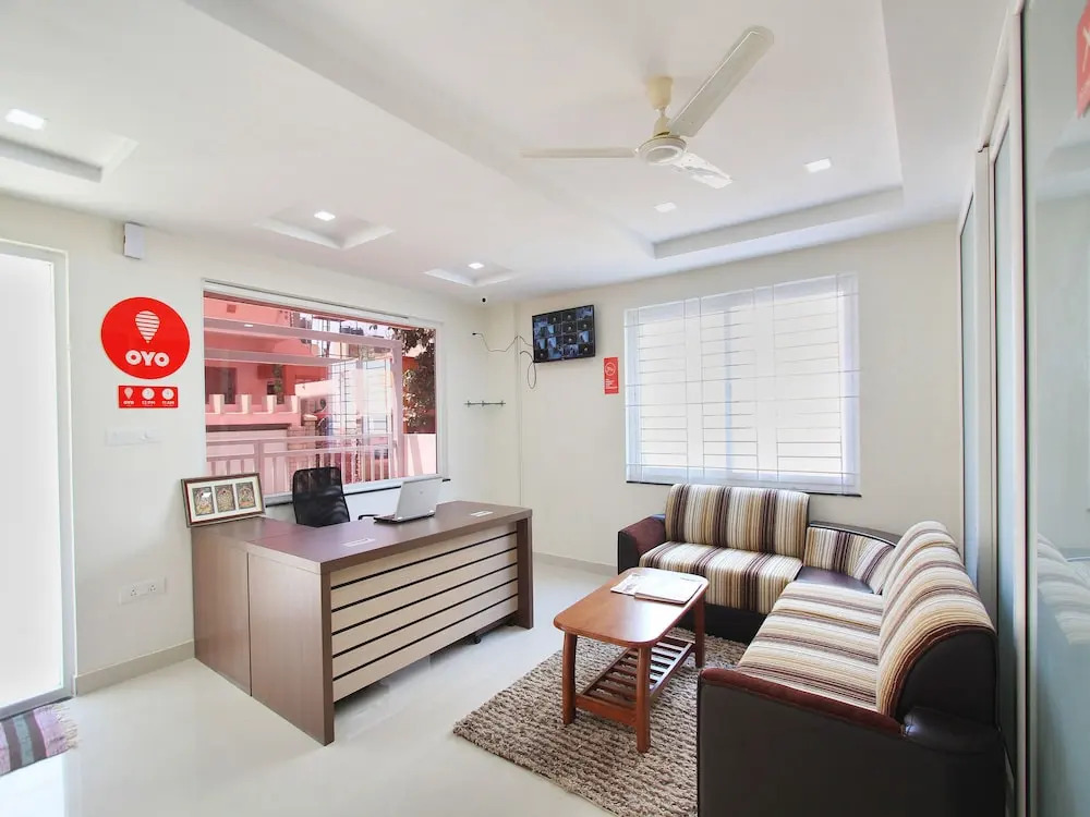 OYO 12465 SIRI Residency