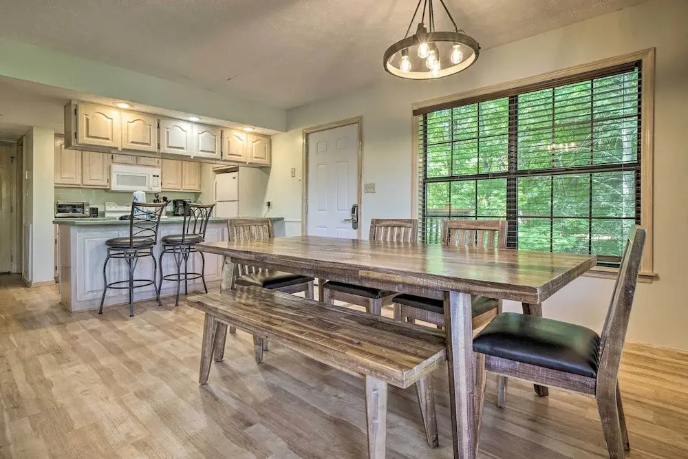 Hot Tub & Private Deck: Rustic Pigeon Forge Cabin