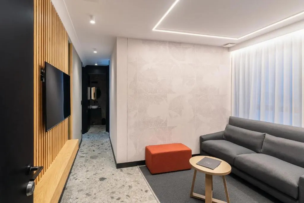 Mauro Suites