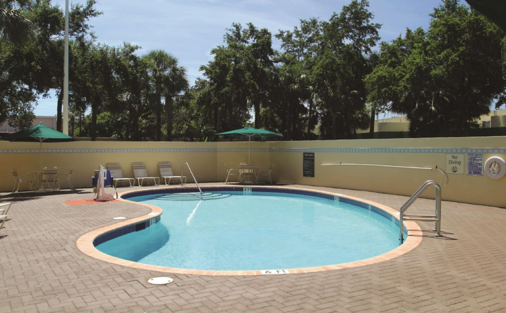 La Quinta I-95 Deerfield Beach - Next to The Home Depot & Behind The Wawa
