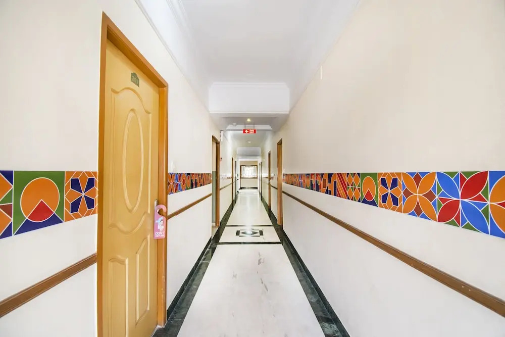 FabHotel Metro Manor Central Station