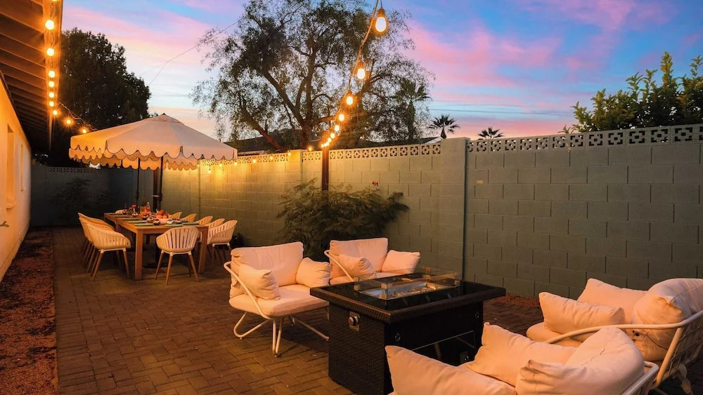 Scottsdale Retreat w/ Private Pool, Outdoor Dining & Close to Old Town Fun Casa Cambridge by Avantstay