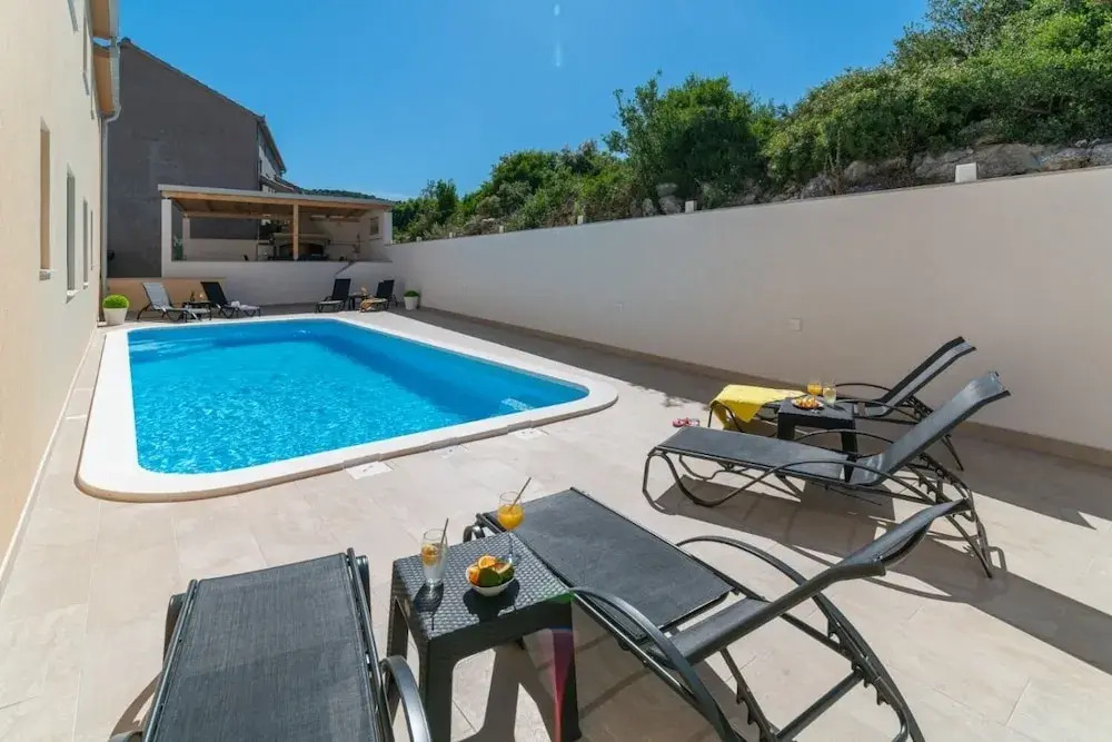 Lux 3 - Heated Pool - A5