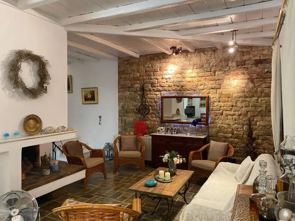 Kineta luxury House
