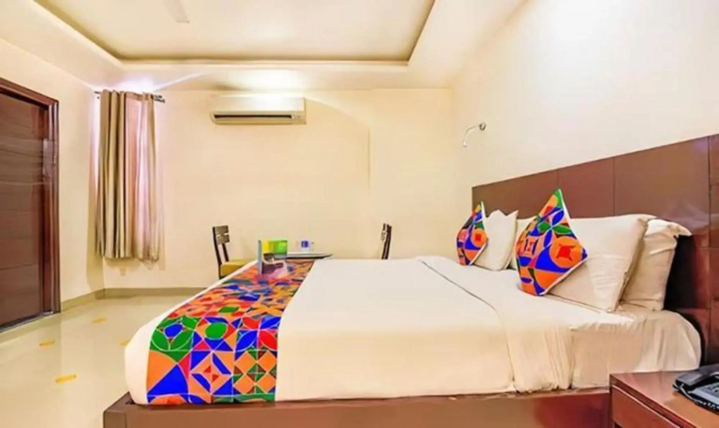 FabHotel Tipsyy Inn Suites