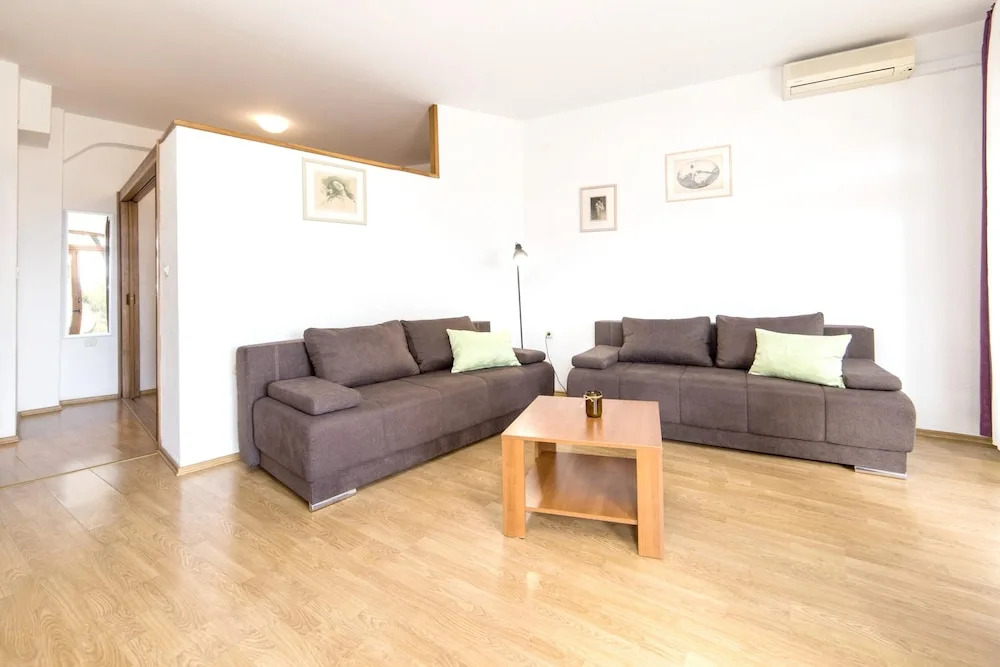 Studio in Živogoš?e, With Wonderful sea View, Enclosed Garden and Wifi - 50 m From the Beach