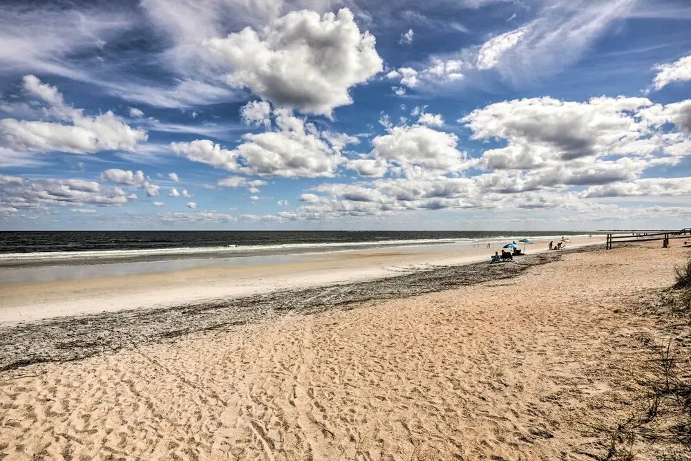 Charming Florida Retreat < Half Mile to Beach!