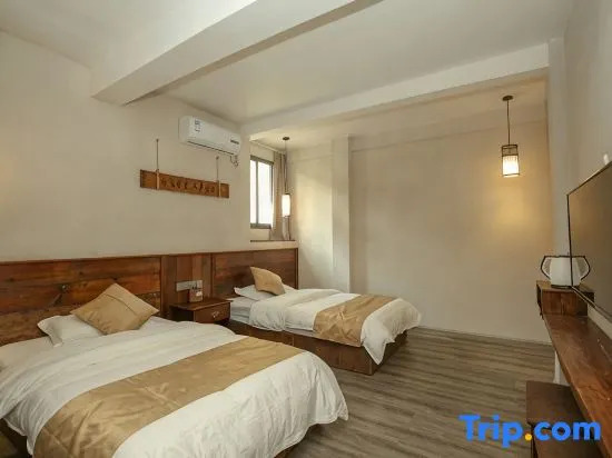 Xishuangbanna Jinghong Plum Blossom Courtyard Hotel (Poshui Square Branch)
