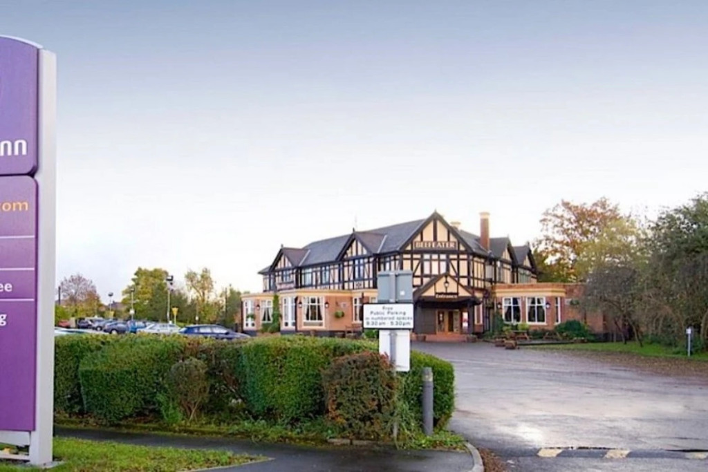 Premier Inn Manchester Airport Heald Green