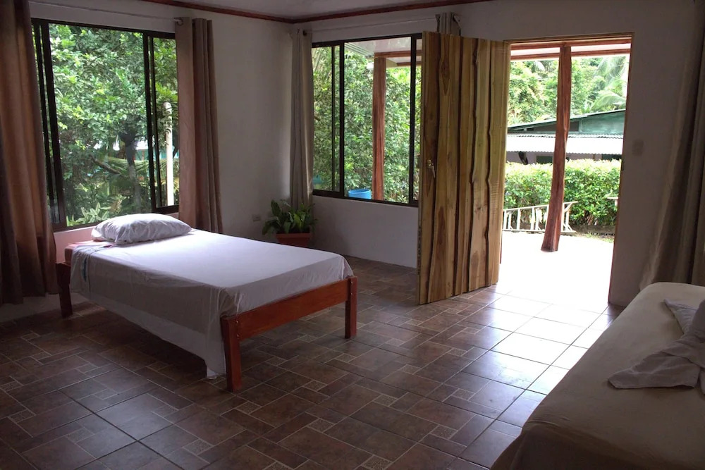 Cabinas Casa Miriam Drake Bay
