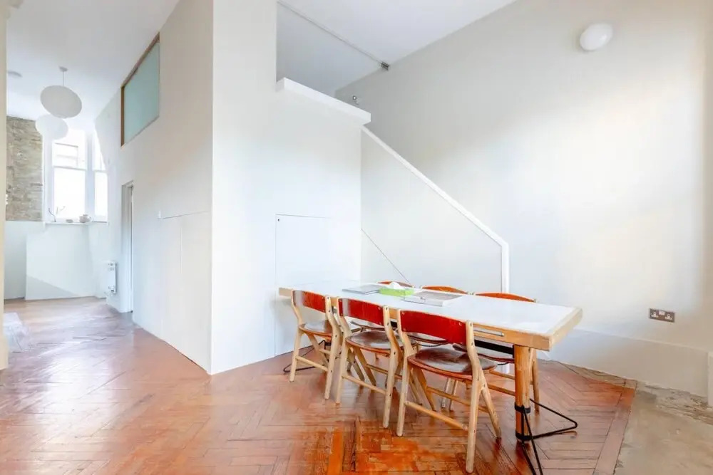 Tastefully Curated Mezzanine Studio Flat Hackney!