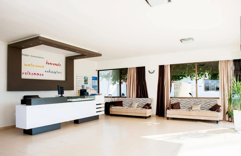 Zoes Hotel & Suites