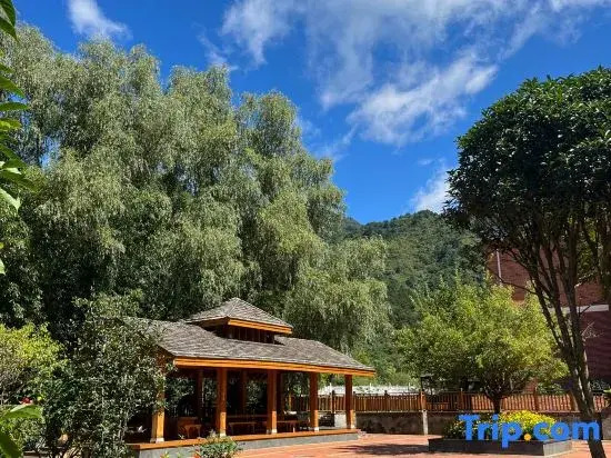 Liuba Zibai Kangyang Hotel