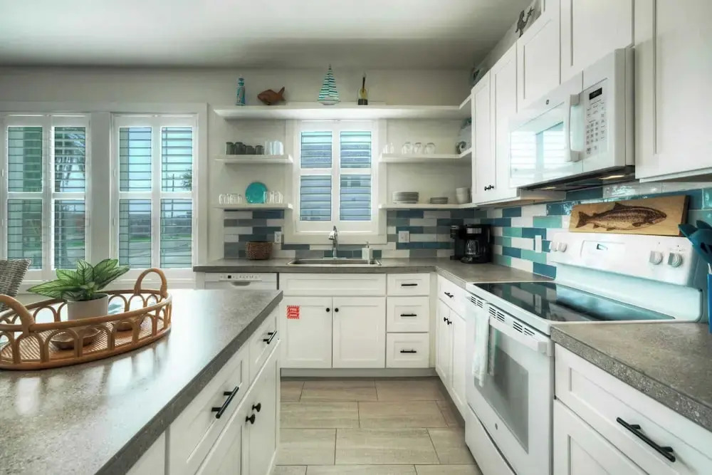 Sleeps 20 2 Homes in Mercer Village w/ Pool Heart of Old Town, Walkable
