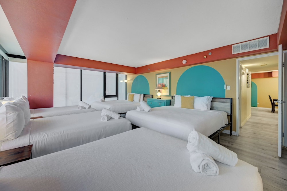 STS 1160 On Strip Sleeps 16 No Resort Fee