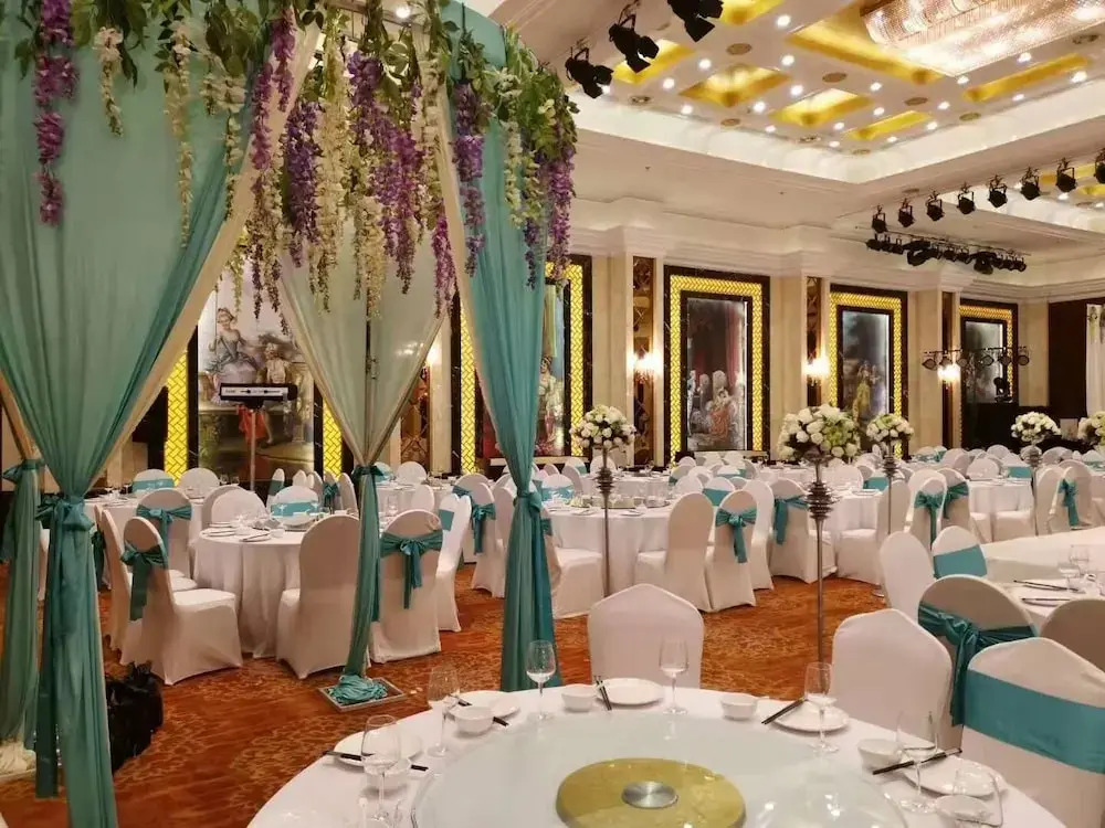 Railway 1896 Garden Hotel
