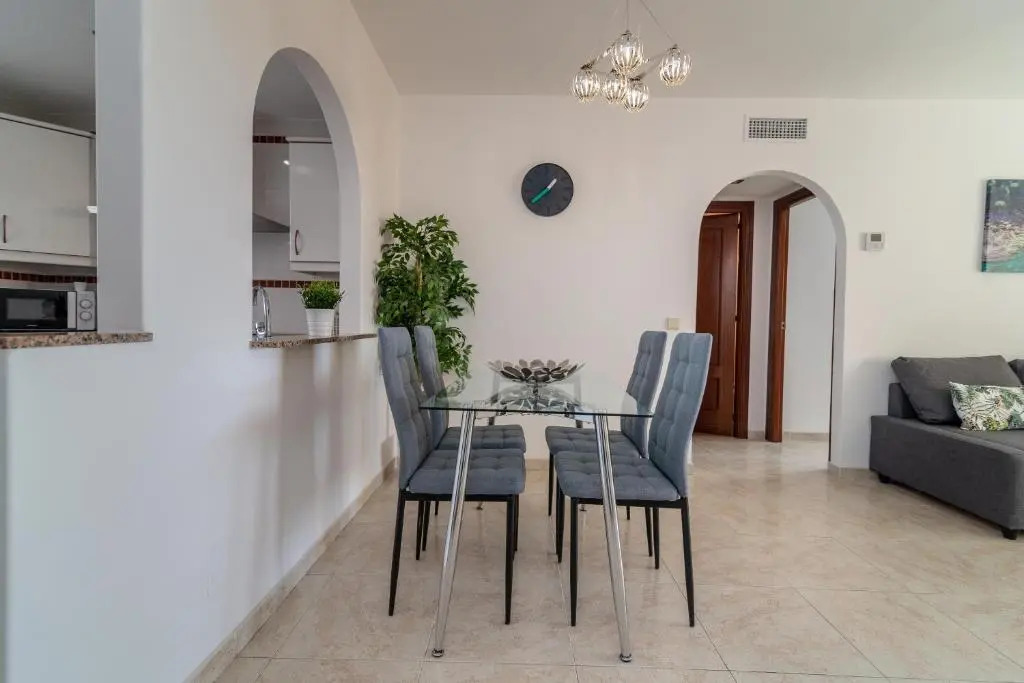 N&A Golondrinas Recently Renovated 2bdr Apt