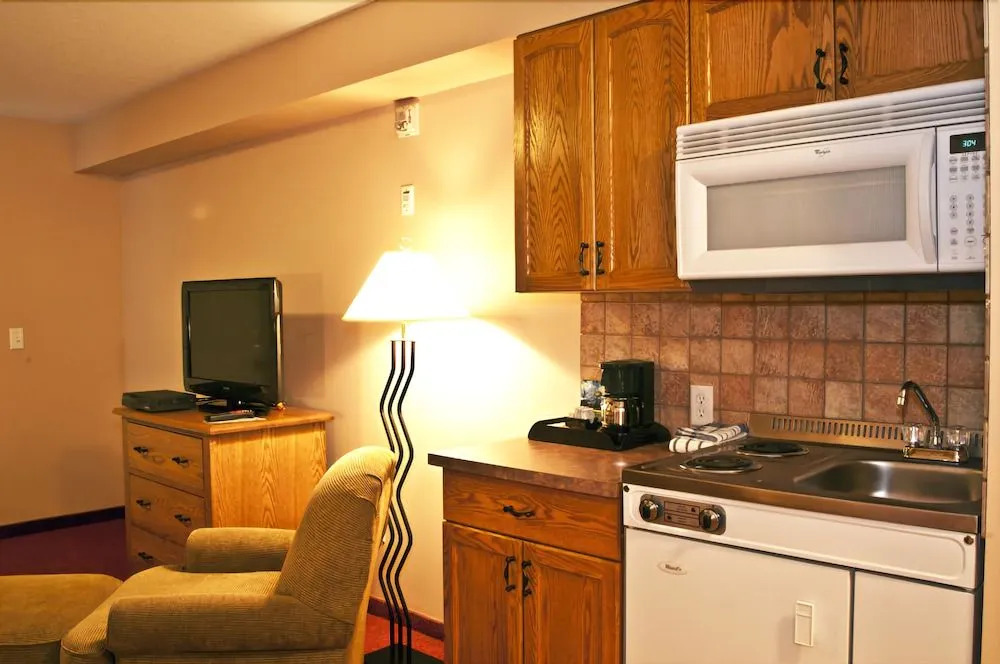 Misty Mountain Inn & Suites