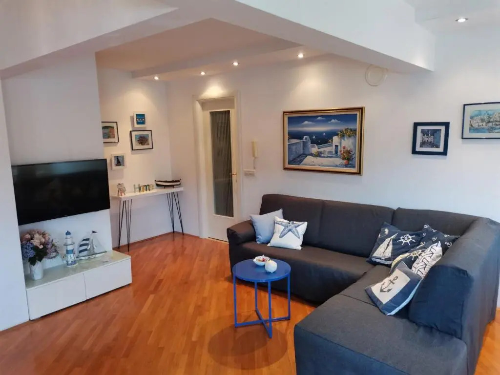 Apartment Sole