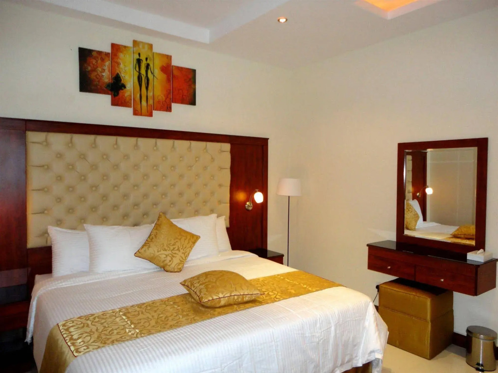 Meral Crown Hotel