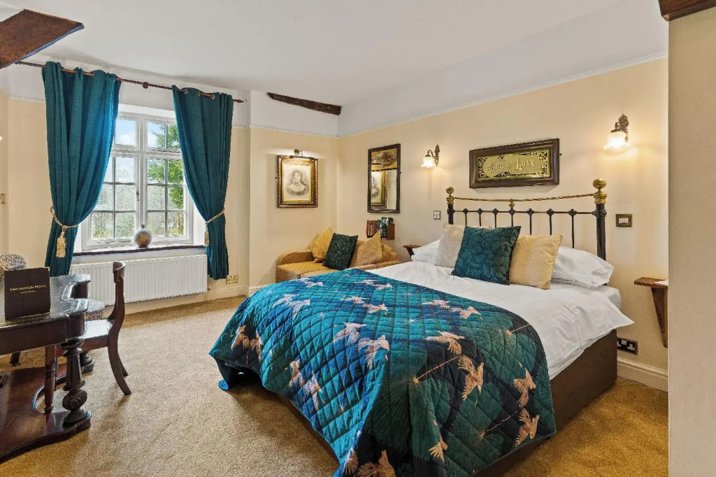 Two Bridges Hotel