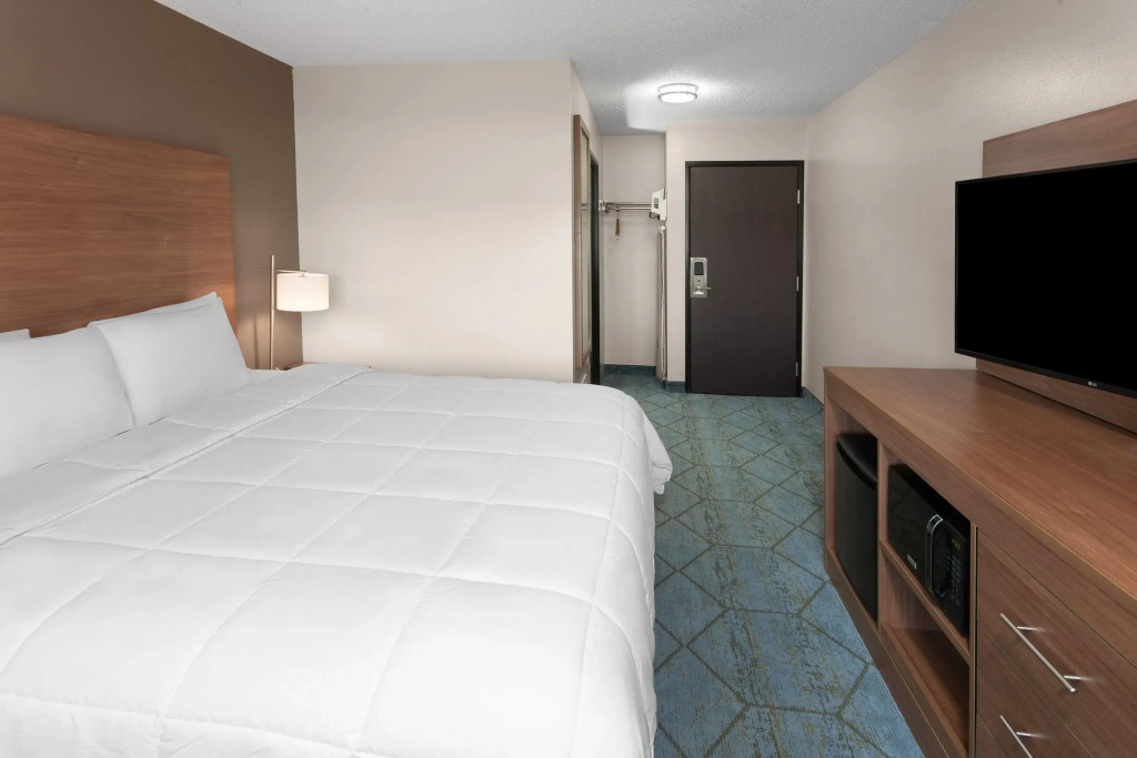Baymont inn by Wyndham Oshkosh Airport