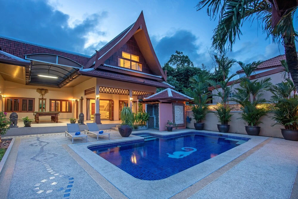 Beautiful 5BR Villa Felicity, Pool & Garden, near Naiharn